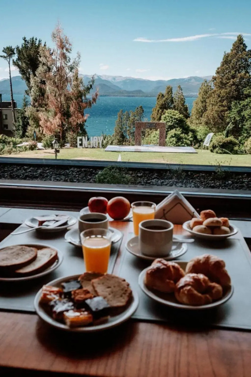 Basia Hotel & Sushi