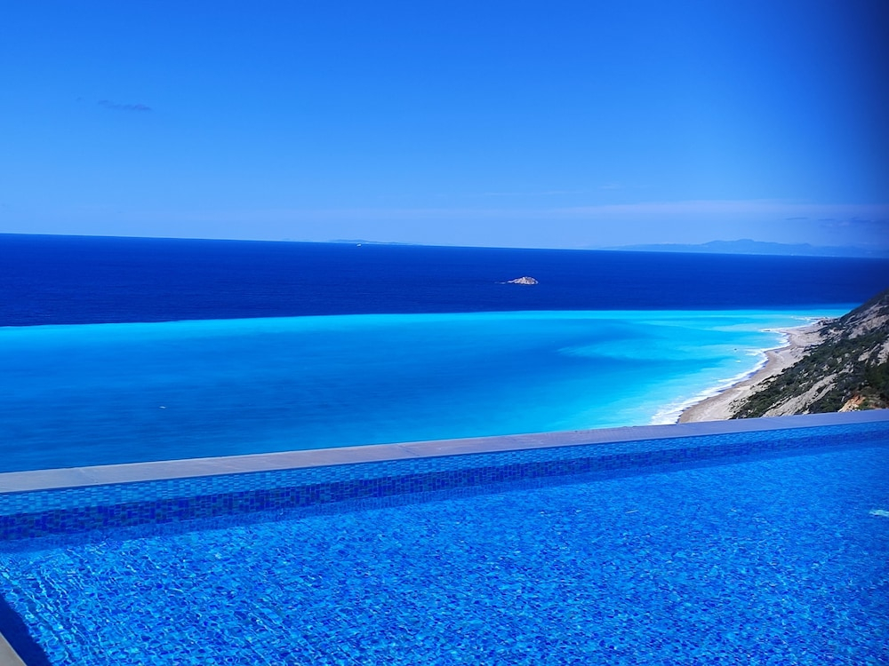 Okeanos Vine Luxury Villa
