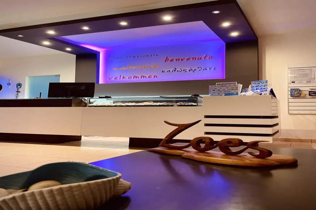 Zoes Hotel & Suites