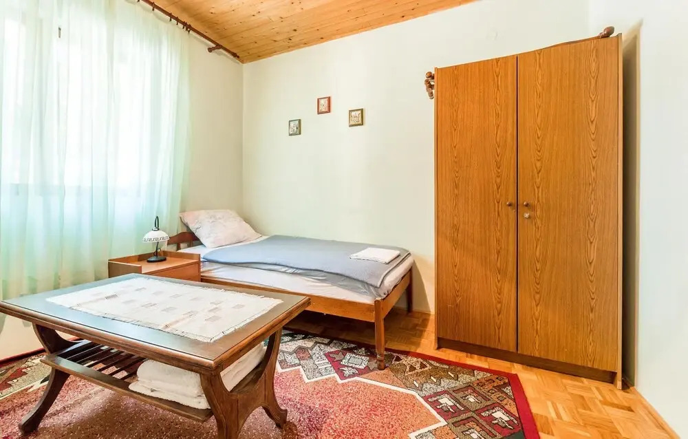 Awesome Home in Jadrija With Wifi and 2 Bedrooms