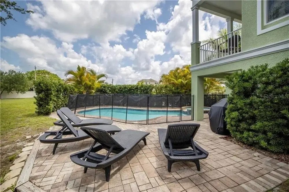 Prestigious 4 BR Getaway - Coronas Verde