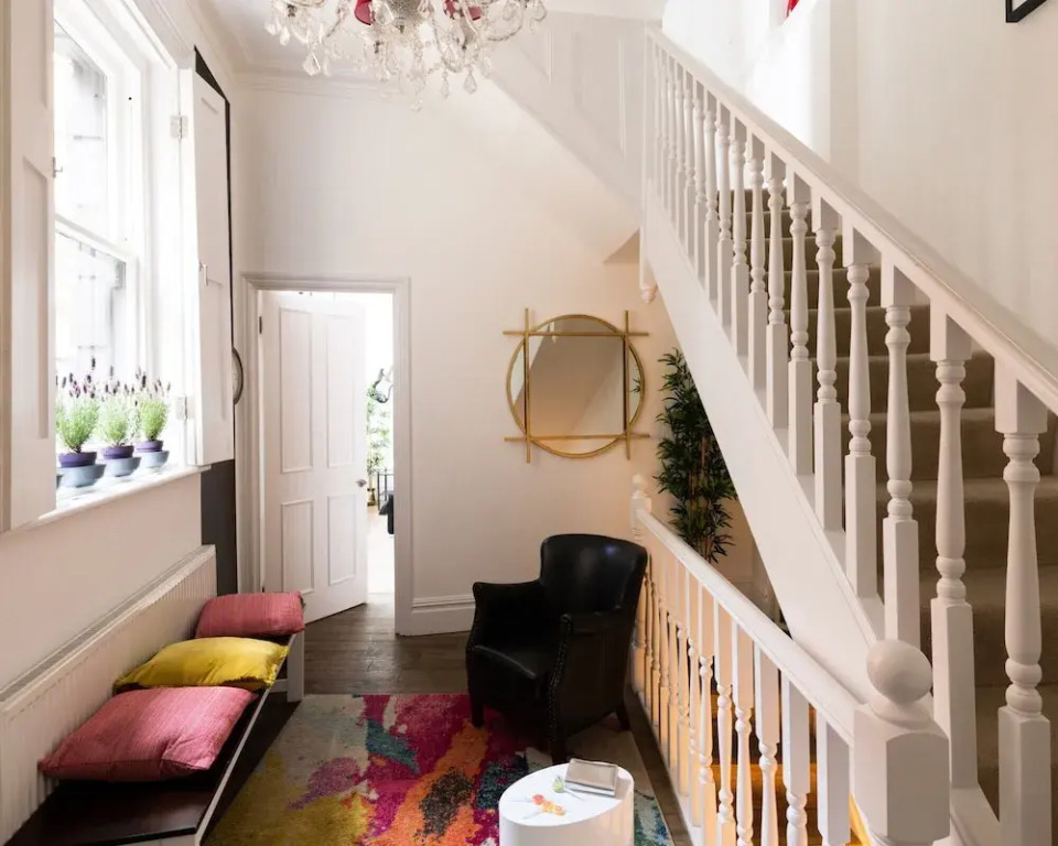 Design Luxury House for Large Groups