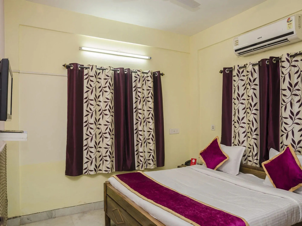 Western Enclave by OYO Rooms