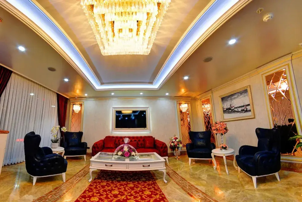 Novelty Hotel