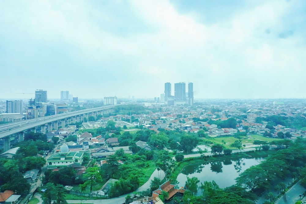 Pleasant And Relaxing 2Br Apartment Grand Kamala Lagoon