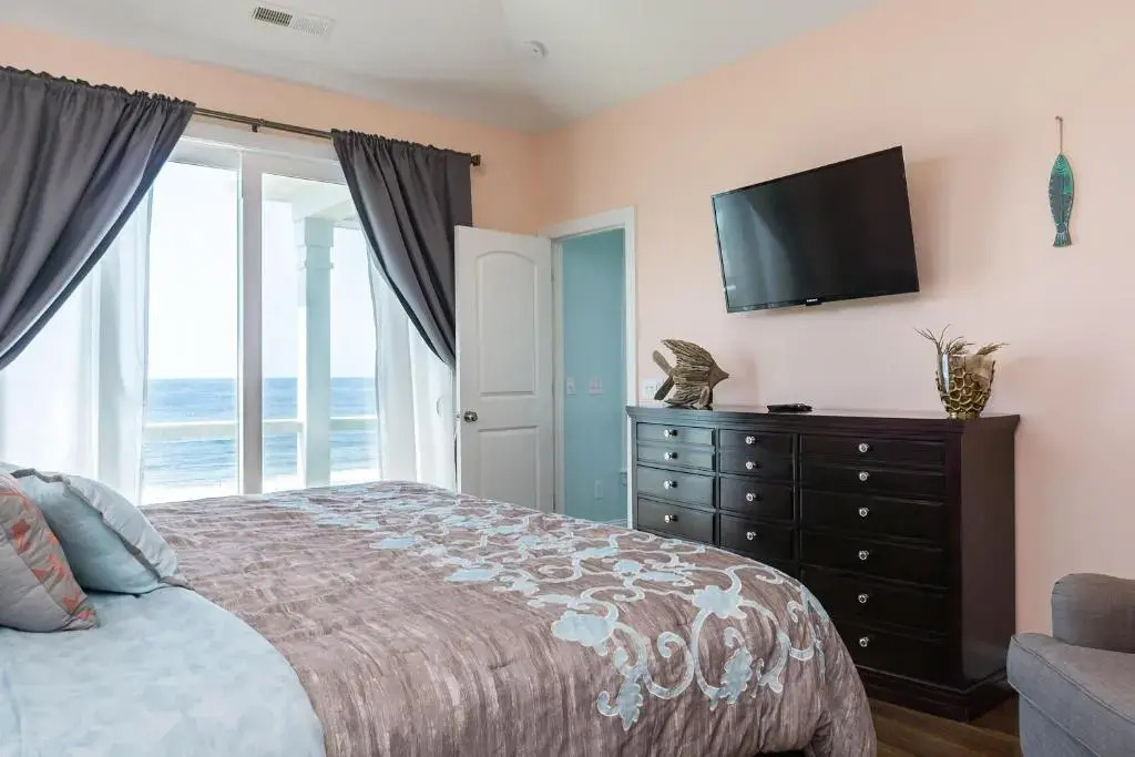 The Salty Dog by Oak Island Accommodations