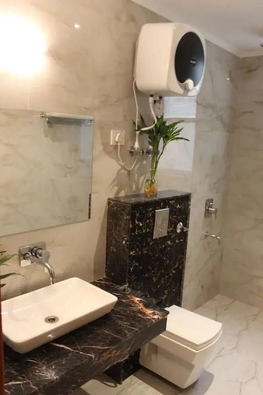 Hotel Banz Near Indira Gandhi Airport Delhi