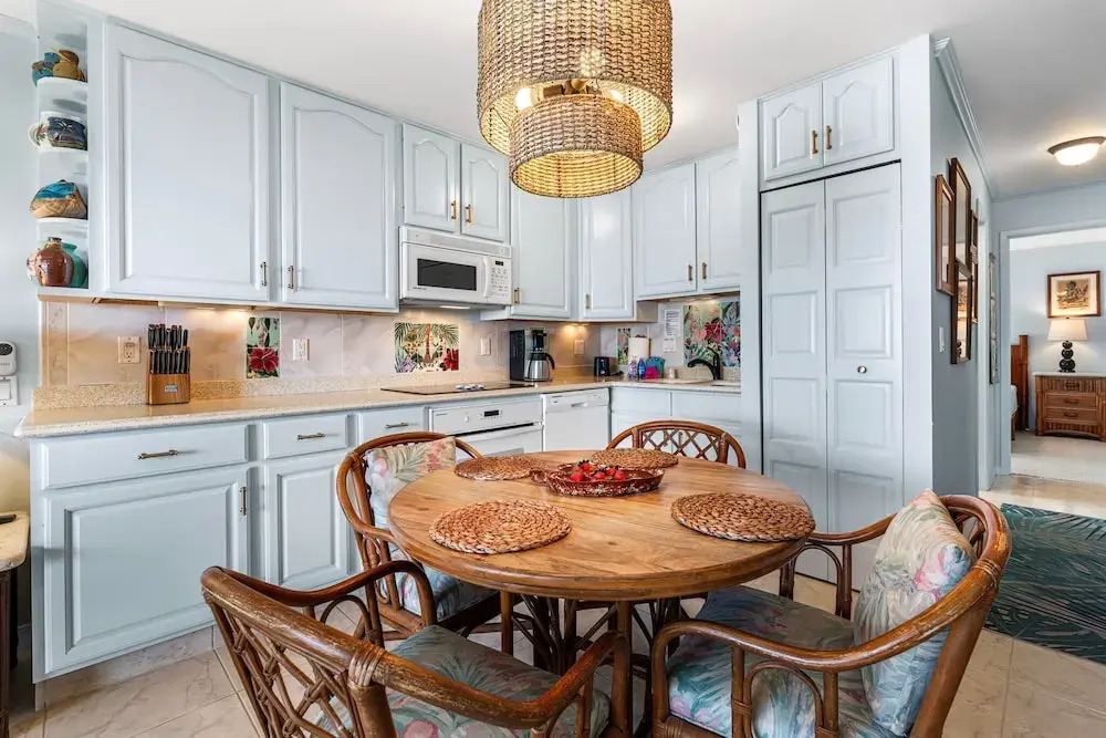 Direct Ocean Front - Beautifully Updated - End Unit - Vrkcv