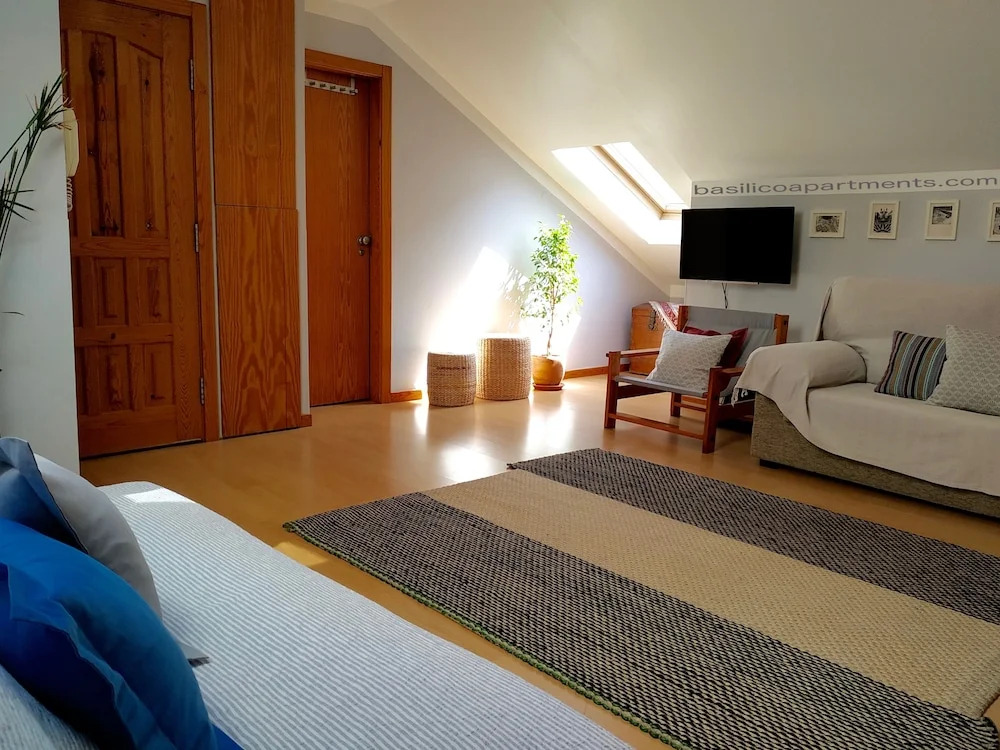 Studio for two next to Alfama and flea market