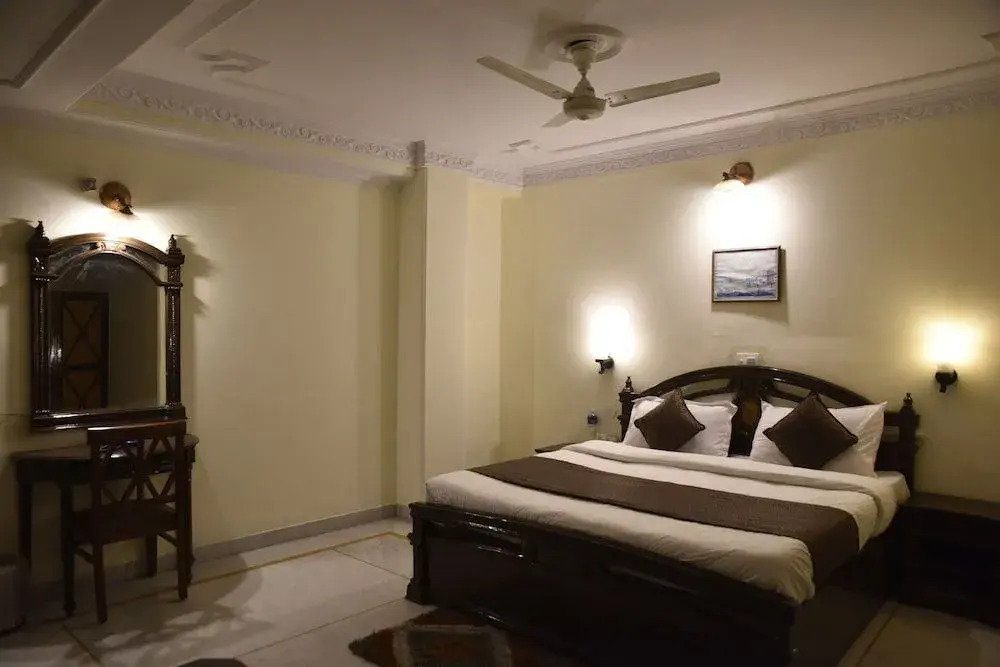 OYO 10432 Hotel Swaran Palace