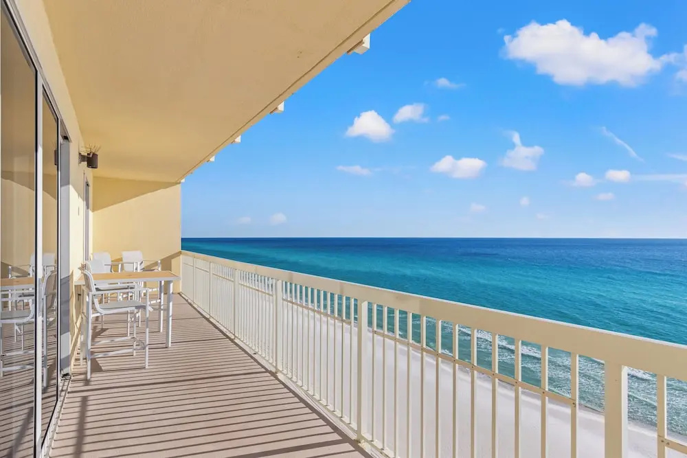 Splash, Relax & Repeat at Dolphin View Retreat! Beachfront! Sleeps 9!