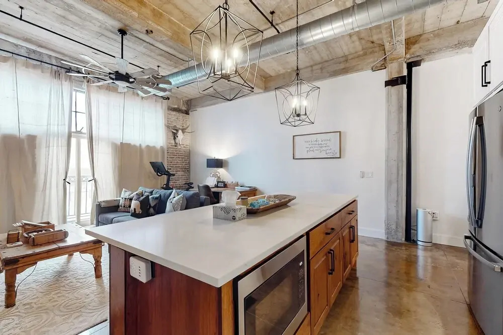 Luxe 1BR Downtown Loft in Historical Building