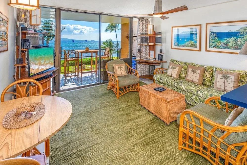 Ocean Front & Budget Friendly: Maalaea Banyans 204 - The Perfect Couples Getaway