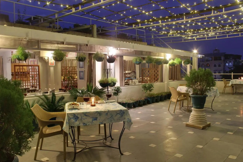 Sarovar - Lake Facing Boutique Hotel On Lake Pichola