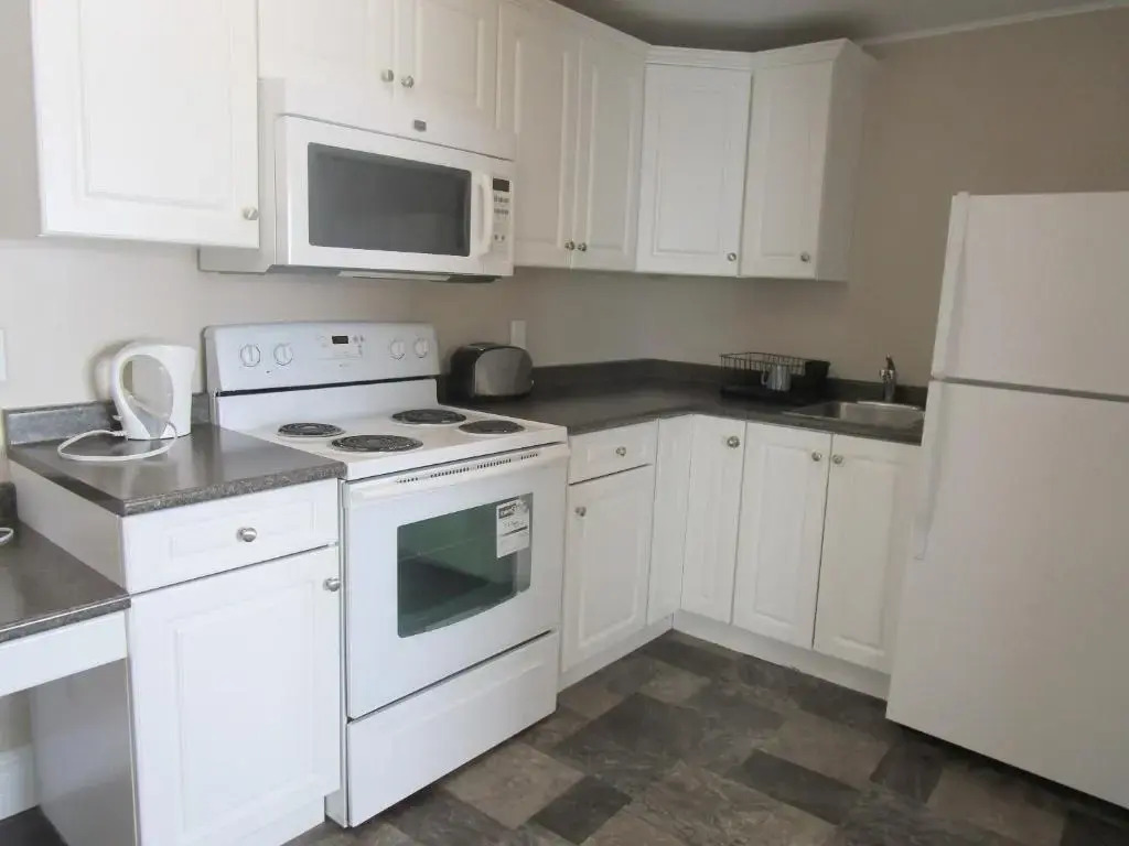 Claymore Inn and Suites