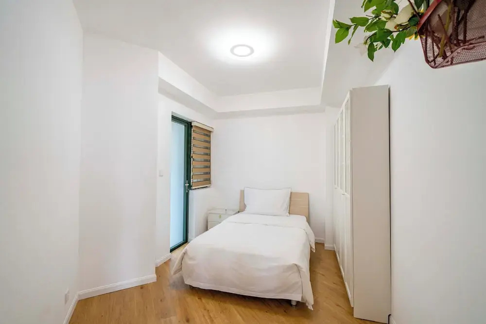 Tyms Spacious 4BR 2BA Apt Xujiahui