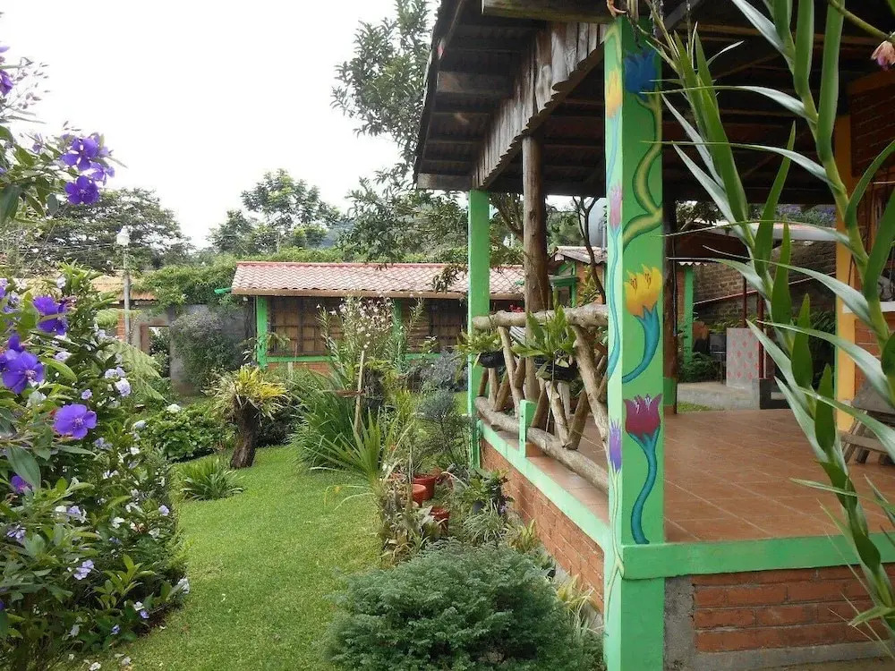 HOSTAL CABAÑAS AVE MARIA