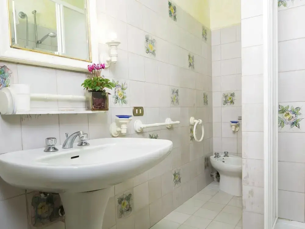 Beautiful Farmhouse in San Vivaldo with Swimming Pool