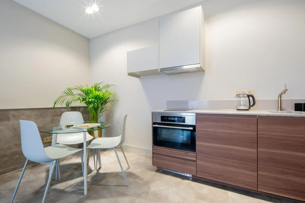 The Den Newly Build Apartment 7-Minutes From Rotterdam City Central Station