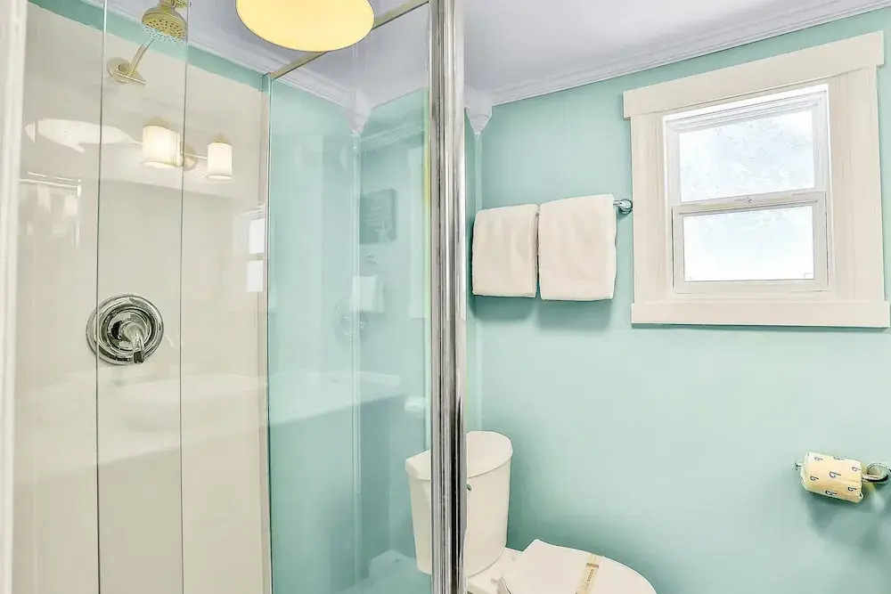 Home 1 Block From 2 Beaches W/private Pool, High-speed Wifi & Central AC