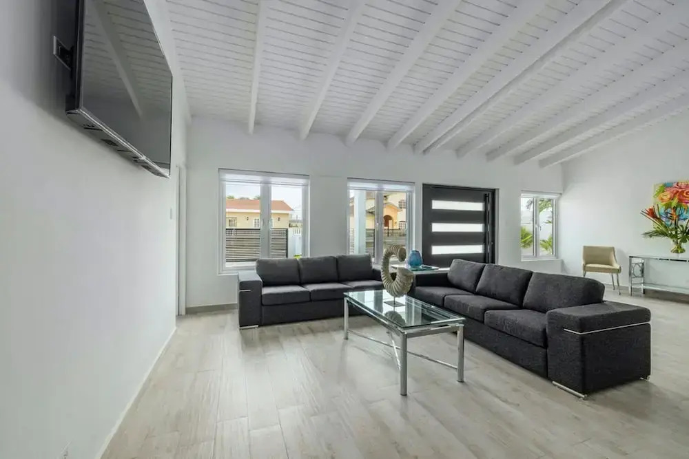 NEW 5BR Villa w Privatepool 3min to Eagle Beach