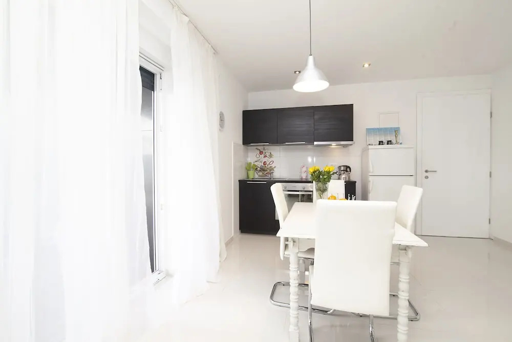 BASIC MANSION plus with swimming pool & free parking