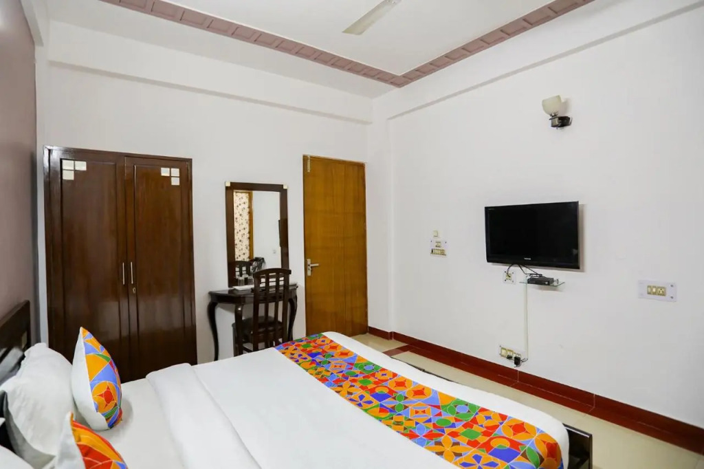 Fabhotel Traika Inn