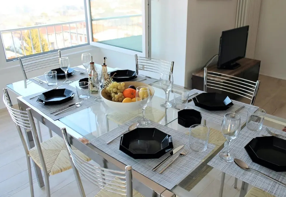 Immaculate 2-bed Apartment in Desenzano del Garda