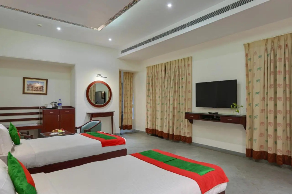 Brahma Niwas - Luxury Lake View Hotel with Infinity Pool, Udaipur