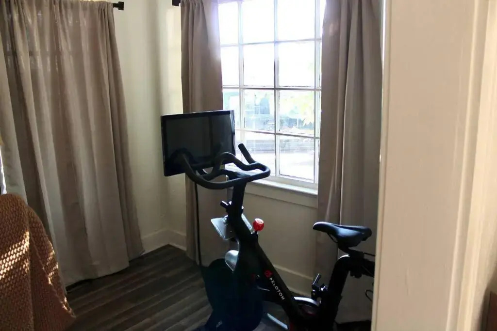 Uptown OKC HOT TUB Home w Peloton
