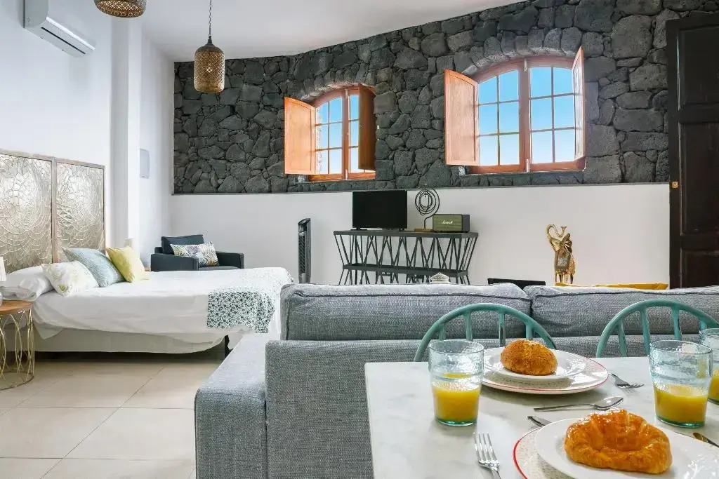 El Charco Suites