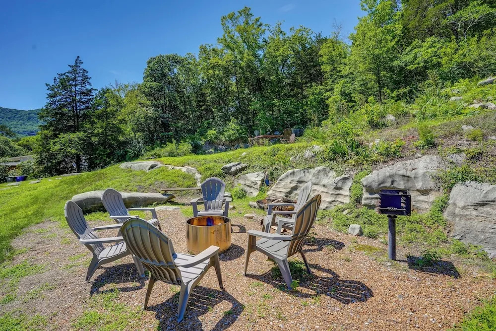Wooded Escape w/ Beautiful Backyard + Mtn Views!