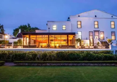 Alphen Drive Apartments