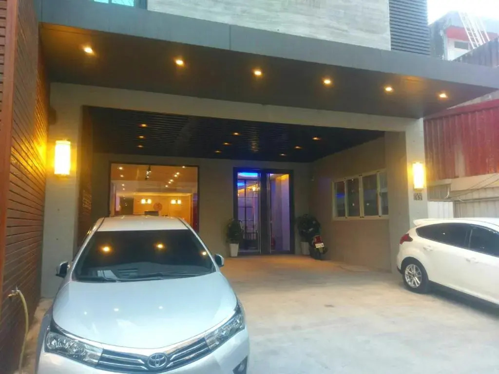 Travel Light Hotel