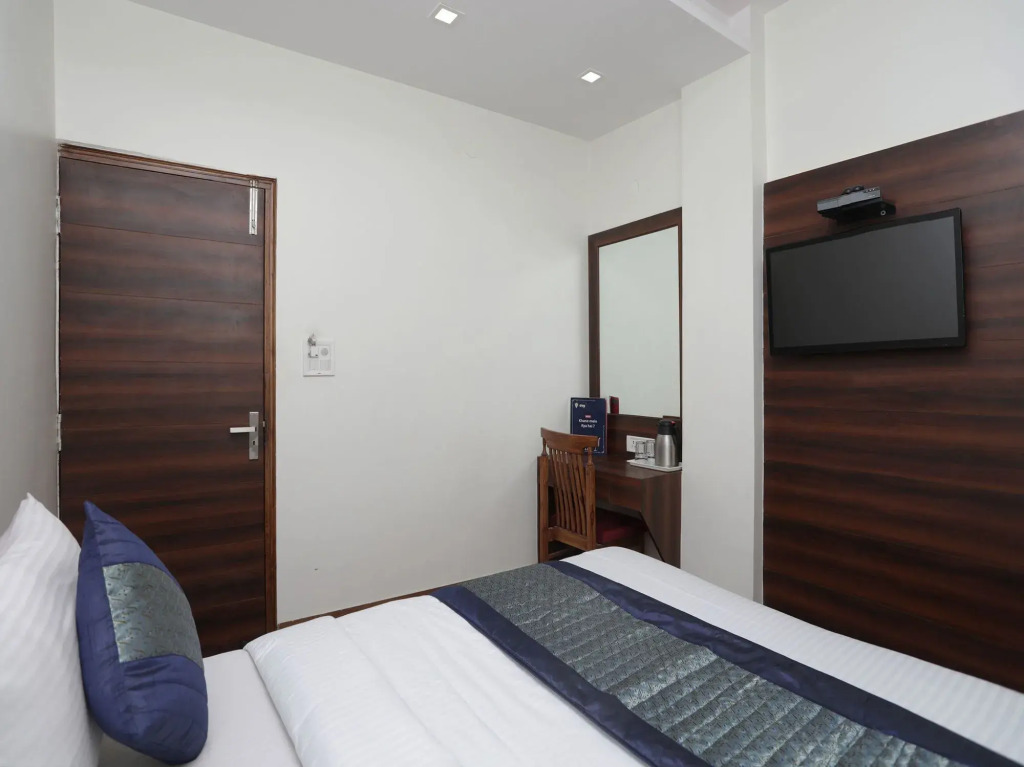 OYO 12519 Hotel Sun Palace