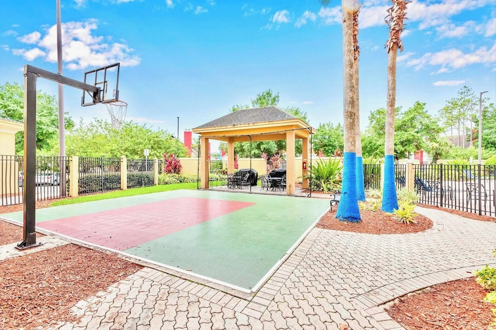 Cozy Apartment w Pool and Hot Tub - Near Disney