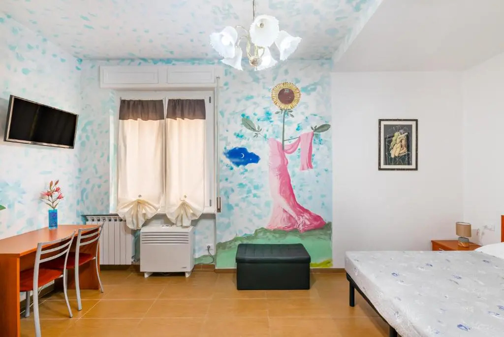 Lia Rooms 4