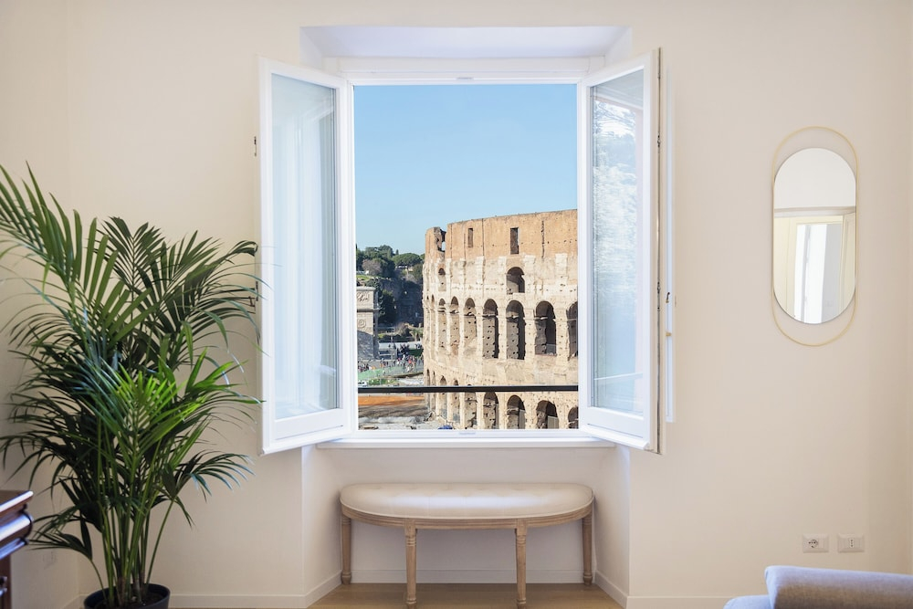 Rental in Rome View of the Colosseum Apartment