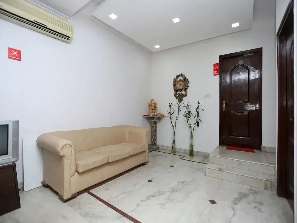 OYO 1879 Hotel Imperial Inn