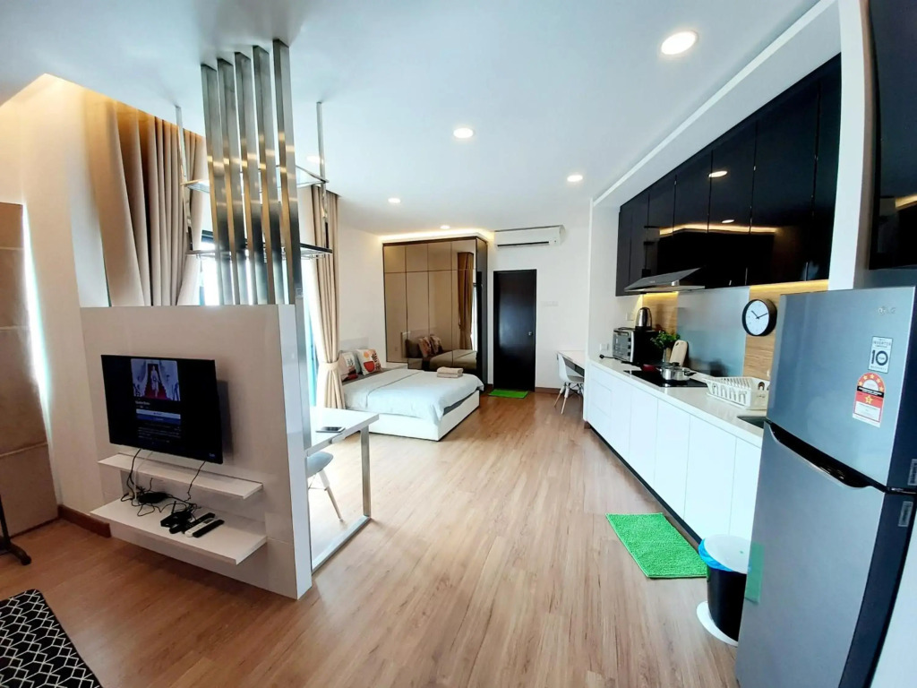 Symphony Tower Studio #2 with balcony