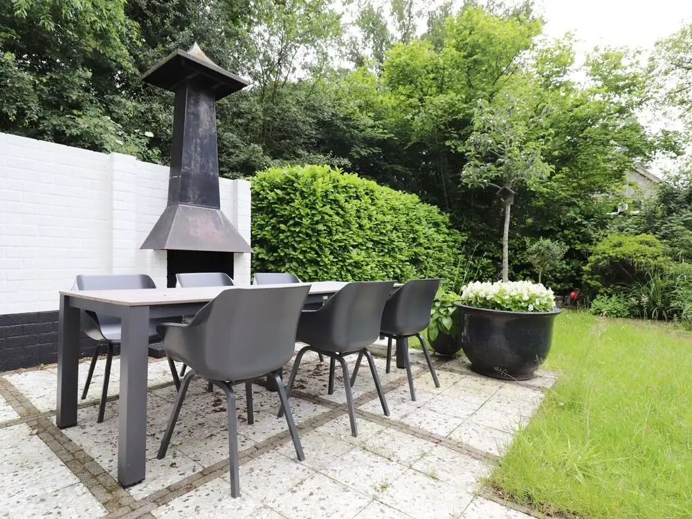 Holiday Home in Reutum with Pond and Trails