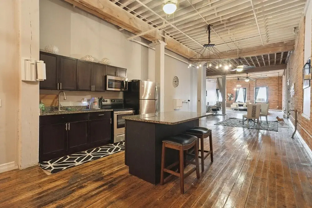 Queen G Investments 1 Bedroom Apts by RedAwning