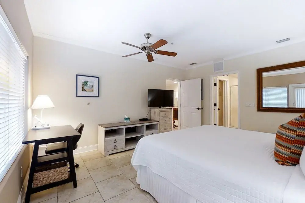 Home Near Beach With Free Wifi, Shared Pool, Central AC, Private W/D