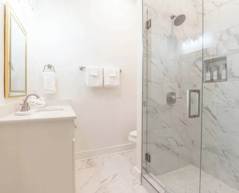 8 Bed 9 Bath Private Pool Grill Walk to Beach