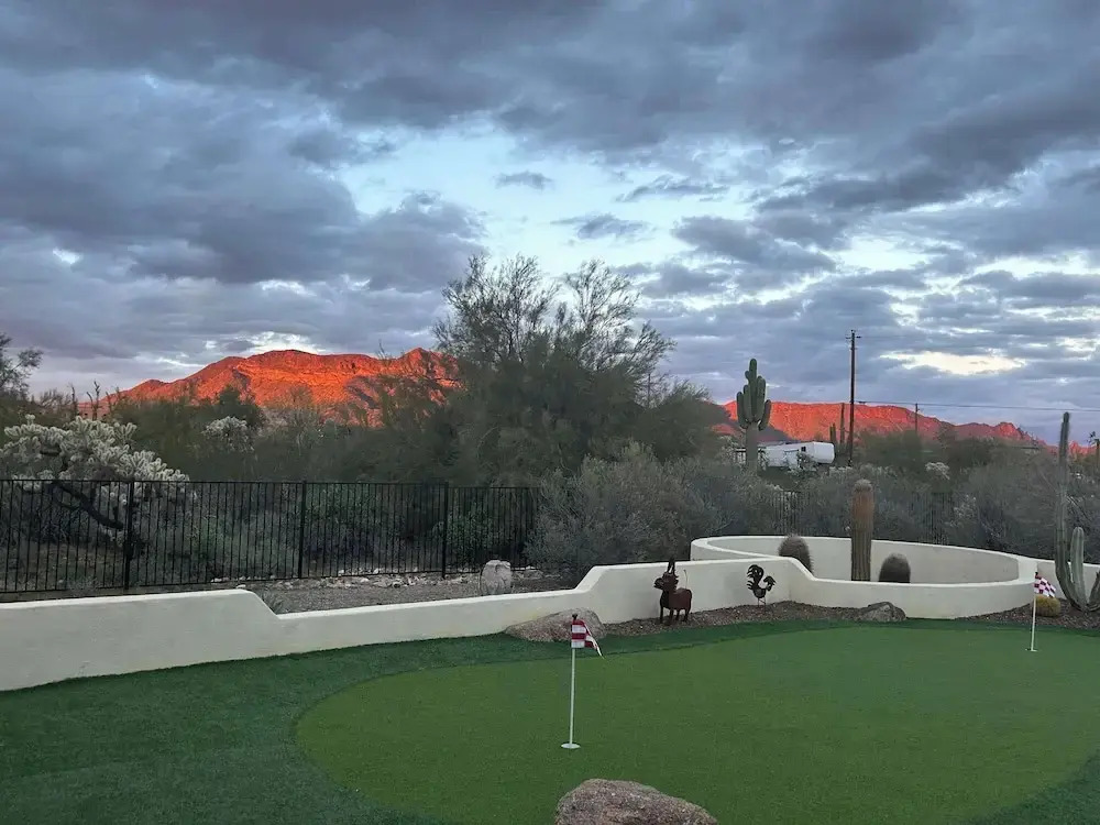 East Mesa Desert and Mountain Views: 5br, Pool