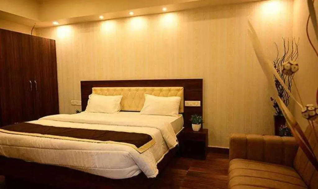 FabHotel Grand Falcon