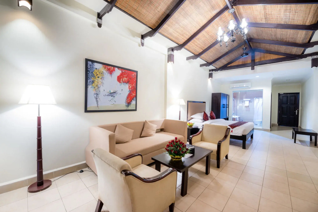 Almond Hotel Sothearos