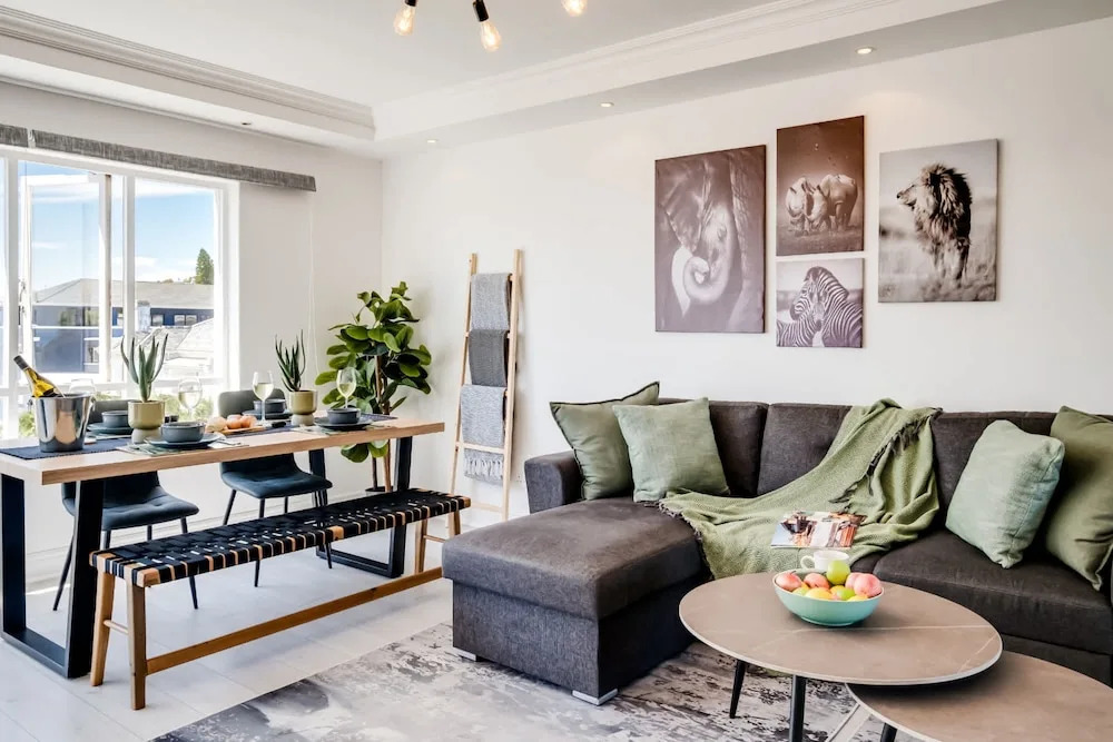 Central Elegant Holiday Rental Between the Points