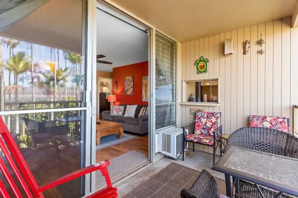 Kalama Terrace P-307 - 3rd-floor Walkup, 7 min Walk to Charley Young Beach, AC!