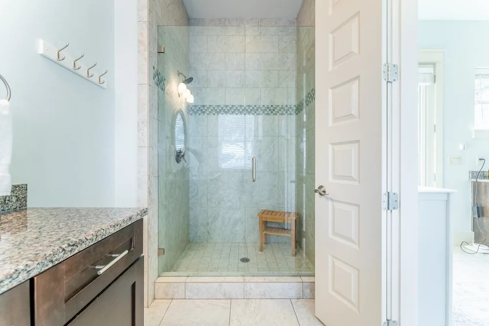 Perry by Avantstay Walk to Miramar Beach! w/ Pool & Guest House!